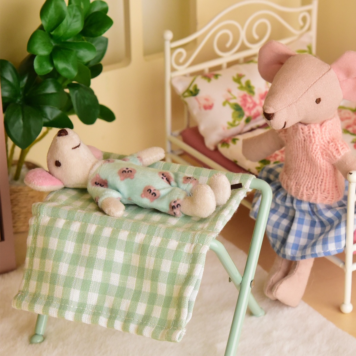 1/12 Miniature Changing Table  - Tablet Accessories Kids review and price